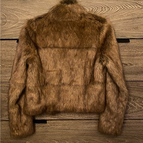 🚫SOLD🚫Abercrombie & Fitch Faux Fur Coat - Picture 4 of 6